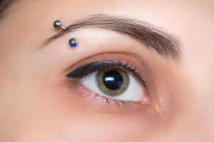 piercing de sourcil